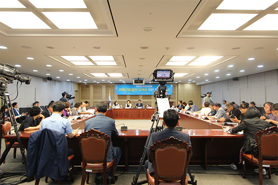지난 3일 국회에서 화훼산업 발전을 위한 토론회가 열렸다.