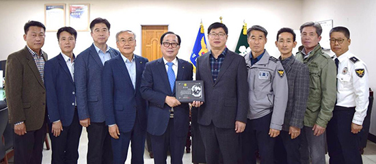 농협물류는 지난 13일 안성경찰서를 찾아 농협중앙회장 감사패를 전달했다.