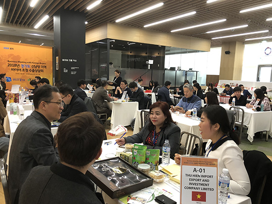 경기도는 지난달 21일 경기창조경제혁신센터에서 신남방지역 시장진출 성공·실패 사례 소개와 함께 수출상담회를 개최했다.