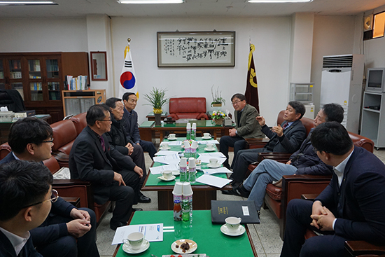 전북품목농협협의회는 지난 16일 전북인삼농협에서 인사업무협의회 및 정기회의를 가졌다.