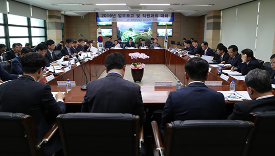 한국농어촌공사는 지난 17일 충남지역본부에서 직원간담회를 가졌다.