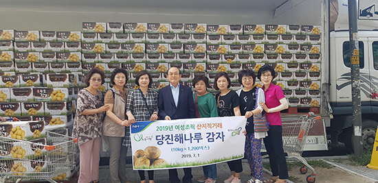 관악농협 여성조직 회원들은 지난 2일 해나루황토감자 10kg 1,200박스를 2시간만에 판매를 완료했다.