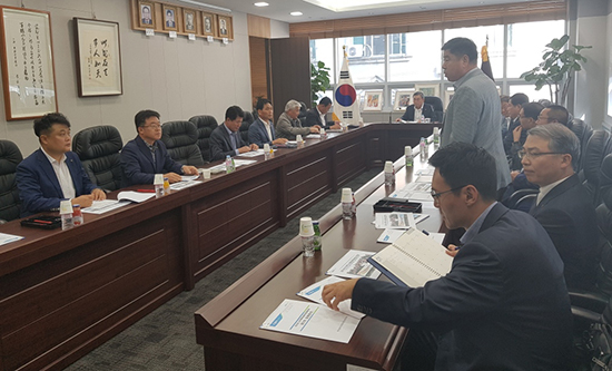 지난 15일 부천시흥원예농협 회의실에서 전국품목농협조합장협의회 제2차 임원회의가 열리고 있다.