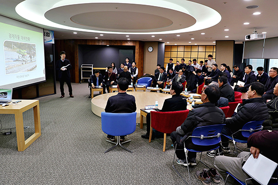 농어촌공사는 지난 17일 본사에서 지자체와 지역농업인 관련 전문가 등이 참석하는 밭농업 활성화를 위한 농업인 전문가 소통 포럼을 개최했다.