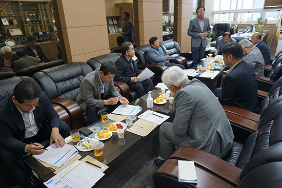 지난 3일 열린 경인강원제주품목농협협의회에서 신임이사로 당선된 박만수 이사가 인사말을 하고 있다.