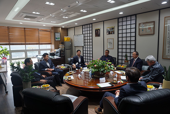 대전충남북품목농협협의회는 지난 19일 아산원예농협 조합장실에서 정기회의를 가졌다.