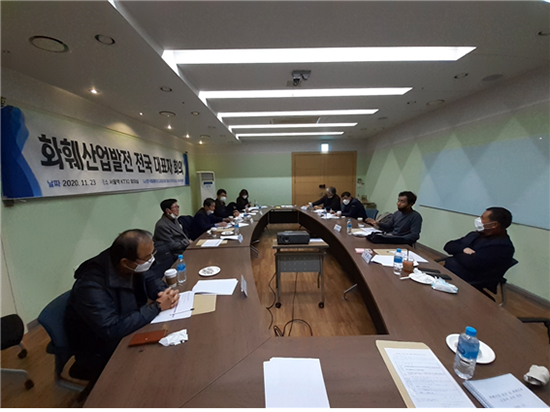 (사)한국화훼자조금협의회(회장 김윤식)는 지난달 23일 월요일 서울역 KTX2 회의실에서 ‘화훼산업 발전 전국 대표자 회의’를 개최했다.