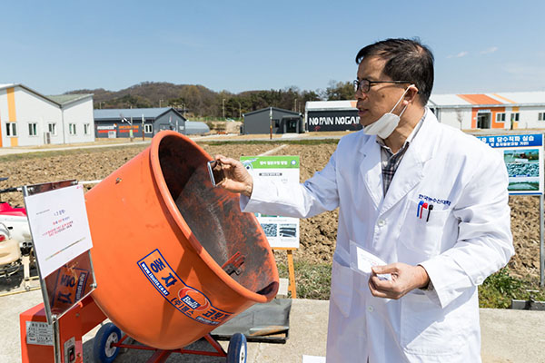 한농대학은 사이버 강의를 통한 농수산업교육의 새로운 모델 개발에 집중하고 있다.