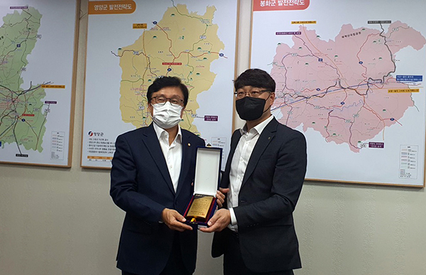 한국인삼생산자협의회는 인삼산업 발전에 기여한 박형수 국민의힘 의원에게 감사패를 전달했다.