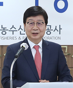 제17대 서울시농수산식품공사로 임명된 문영표 사장이 지난 3일 취임했다.