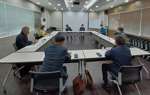 지난 1월 서울에서 화훼 관련 기관 및 단체들이 참석한 가운데 열린 ‘화훼산업 발전 및 화훼문화 진흥에 관한 법률’ 조항 중 재사용화환 관련 간담회를 가졌다.