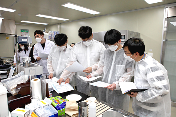 한국식품산업클러스터진흥원은 미래 식품산업 인재양성을 위해 3월 2일부터 2022년도 1학기 현장실습 프로그램 을 운영한다고 밝혔다.