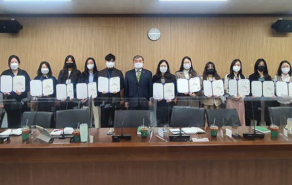 농림수산식품교육문화정보원은 지난 11일 기관 설립 10주년을 맞이해 기관 조직문화 혁신을 주도할 ‘EPIS 이노베이터’를 선정하고, 출범식을 가졌다.