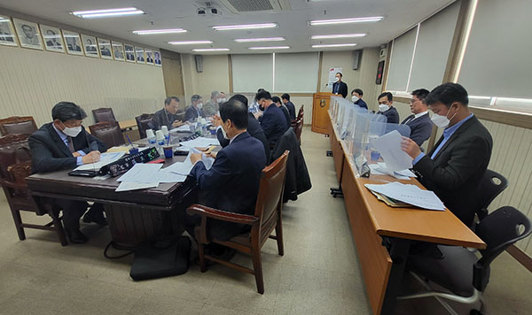 ㈜농협우리음료가 지난달 24일 대구경북능금농협 소회의실에서 주주총회를 열고 대표이사 선출건 등을 협의하기 위해 개최했다.