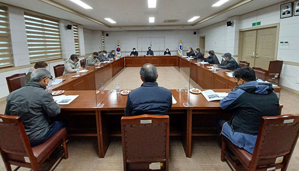 지난달 18일 경북농업기술원 구미화훼연구소에서 경북 지역화훼단체 회장들과 임원들이 참석한 가운데 간담회가 진행된 모습