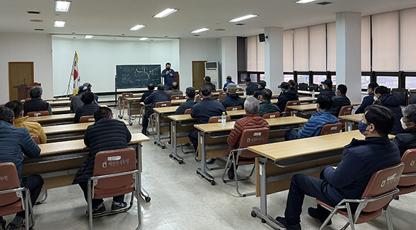 전문가 초청 배영농교육을 실시하고 있다.