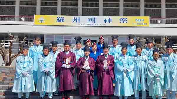 풍년농사를 기원하고 나주배의 역사와 전통을 이어가는 의미를 담아 ‘2022년 배신제 봉행’ 행사‘가 지난 8일 나주배박물관 배신제단에서 열렸다.