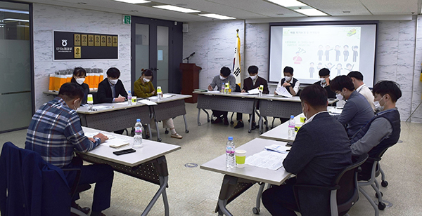 농협물류는 지난 14일 임관빈 대표이사와 디지털 물류혁신을 이끌 MZ세대 위원들이 참석한 가운데 간담회를 개최했다.