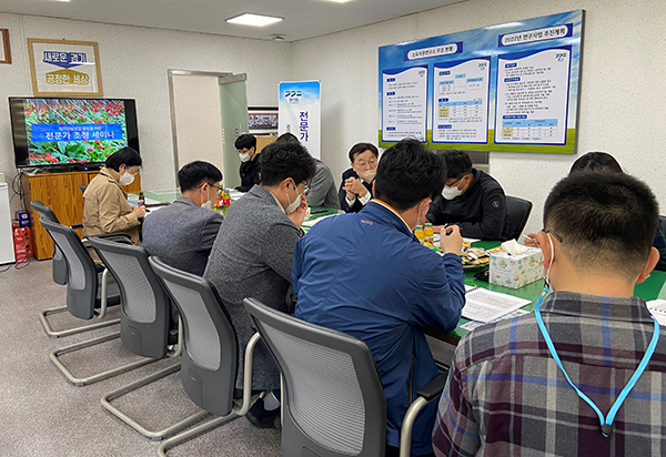 경기도농업기술원은 지난 15일 연천에 위치한 소득자원연구소 회의실에서 경기인삼산업 발전을 위한 전문가 초청 세미나를 열었다.
