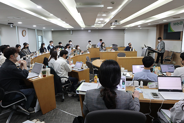 농협중앙회 인재개발원이 이달 22일부터 5개월간 성균관대학교에서 열리는 데이터사이언스 프로젝트과정에 임직원 위탁교육을 실시한다.