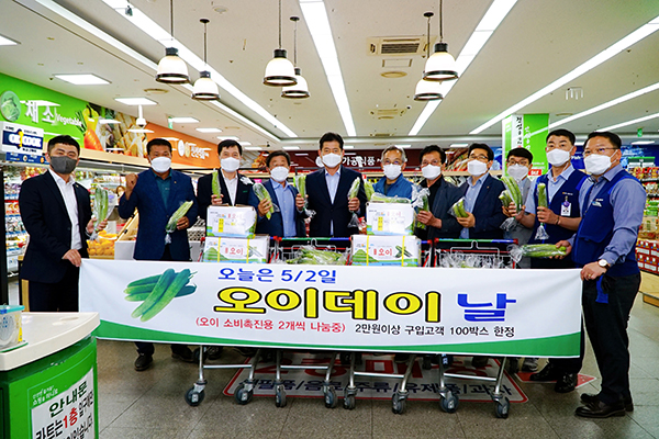 순천원예농협 지난달 29일부터 이달 3일까지 5일간 하나로마트에서 ‘2022 오이데이, 대한민국 오천만 모두 이뻐지는 날’ 특판행사를 실시했다.
