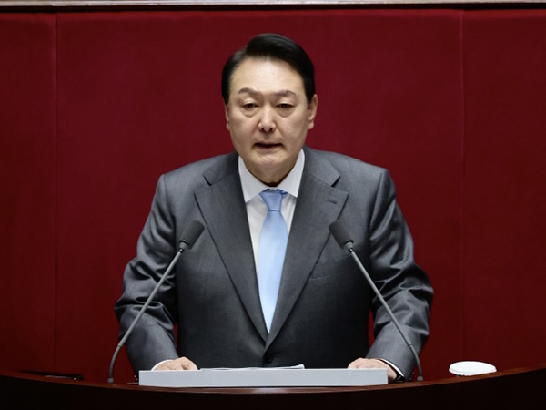 윤석열 대통령은 지난 16일 코로나19 손실보상을 위한 추가경정예산안에 대해 시정연설을 하고 있다.