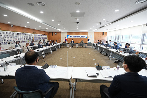 농림축산식품부는 지난달 31일 농식품부 대회의실에서 김인중 농식품부 차관 주재로 2022년 제1차 농식품 수급상황 점검회의를 개최했다.