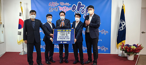 지난 15일 사랑의 쌀 전달식 모습.