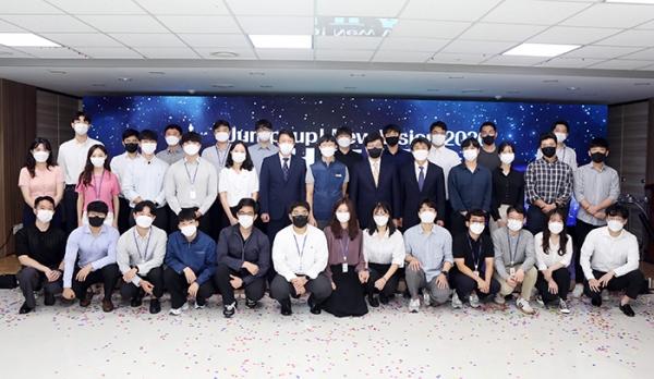 서울시농수산식품공사가 공영도매시장의 역할을 재정립하고 새로운 10년을 준비하는 ‘Jump-up! New-Vision 2030’ 비전 선포식을 지난달 31일 공사 강당에서 개최했다.