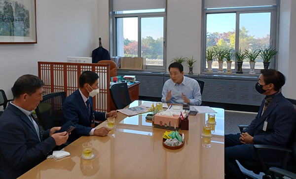 한국화훼자조금협의회는 화훼산업 발전을 위한 간담회를 진행했다.