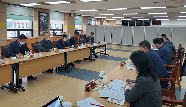 산림청은 지난달 21일 산림조합중앙회와 지역 산림조합, 민간 목재펠릿 제조업체와 간담회를 개최했다.