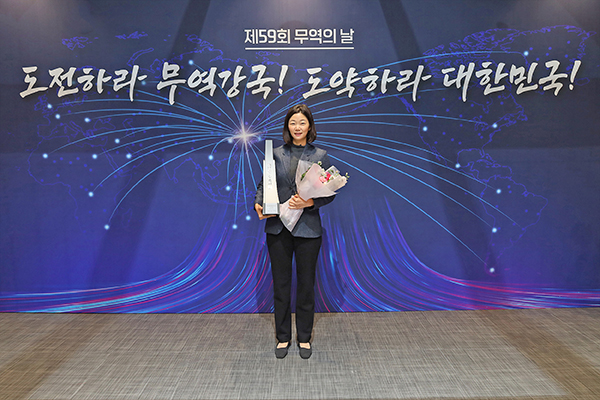 ㈜조비는 지난 5일 산업통상자원부와 한국무역협회가 주최·주관한 “제59회 무역의 날 기념행사”에서 해외수출 확대의 공로를 인정받아 ‘대통령 표창’수상의 영예를 안았다.