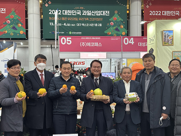 김희현 제주부지사가 제주 감귤의 우수성을 알리고 있다