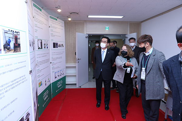한국농업기술진흥원은 지난 2일 ‘스마트팜 ICT기자재 국가표준 확산지원 사업’의 성과보고회를 개최 했다.