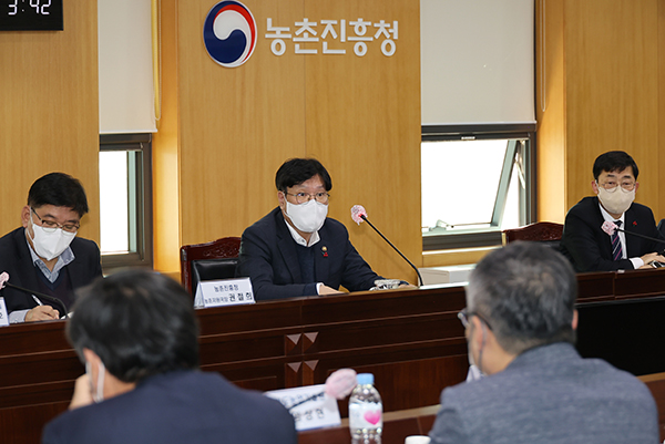 조재호 농촌진흥청장은 지난 14일 전북 전주 본청 제2회의실에서 전국 도농업기술원장이 참석한 가운데 업무협의회를 주재했다.