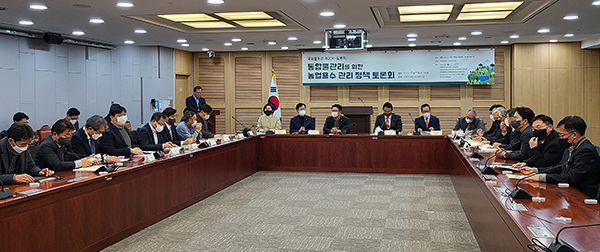 농어촌공사와 한국농공학회가 공동 주관한 ‘통합물관리를 위한 농업용수 관리 정책토론회’가 지난 13일 국회의원회관에서 개최됐다.