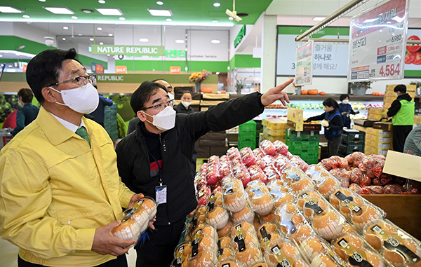 한국농수산식품유통공사(aT)가 한국 최대 명절인 설을 앞두고 농수축산물 민생물가 안정에 총력을 다하고 있다.