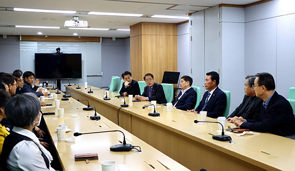 농어업·농어촌특별위원회는 지난달 28일 한국농축산연합회 소속 단체장들과 간담회를 갖고 농정 현안과 농특위 역할 강화 방안 등을 논의했다.