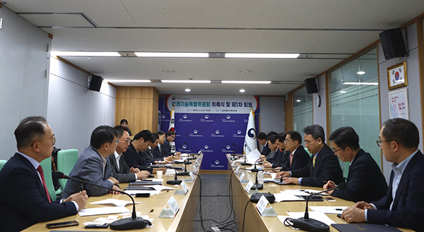 대통령소속 농어업·농어촌특별위원회는 지난 3일 시대적 변화에 선제적으로 대응하기 위해 ‘미래기술특별위원회’를 출범하고 위촉식을 가졌다.