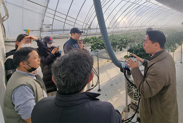 ㈜경농의 스마트팜사업부문이 ‘스마트팜 전문센터’를 구축하고 스마트팜 전문 브랜드 ‘시그닛’ 교육 및 보급을 확대한다.