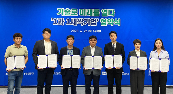 농촌진흥청은 농업과 농산업 분야에서 새로운 시장을 개척하려는 새싹기업(스타트업)의 자생력 강화에 힘을 보태기 위해 ‘1과(科) 1새싹기업’ 사업을 추진한다.