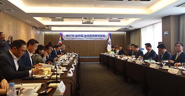 대통령소속 농어업·농어촌특별위원회는 지난 6일 제17차 본회의를 개최하고 제3기 위원회의 공식 출범을 알렸다.