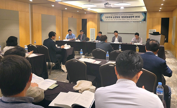 대통령소속 농어업·농어촌특별위원회는 지난 17일 충남 덕산스파캐슬에서 개최된 한국농식품정책학회 하계학술대회에서 ‘농업인 소득정보 기반 구축을 위한 정책 과제’를 주제로 토론회를 개최했다.