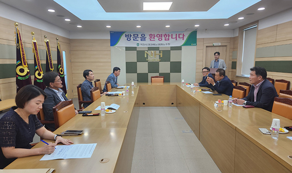 부산울산경남품목농협협의회은 지난 21일 거창사과원예농협에서 협의회를 개최한 가운데 조합원 자격 및 신규 사업장 개설 등 현안에 대해 논의 했다.