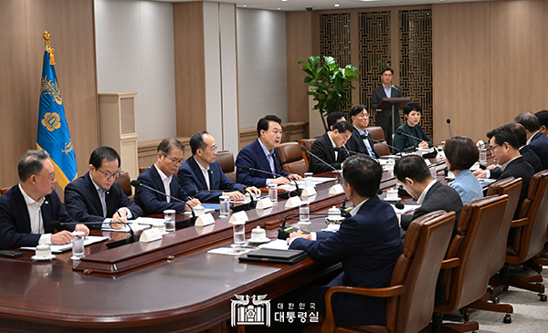 정부는 지난달 31일 제19차 비상경제민생회의를 주재하고 명절 물가정책과 농축산업계 지원을 강조했다.(사진 = 대통령실)