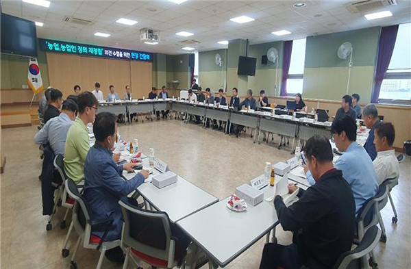 대통령소속 농어업·농어촌특별위원회(위원장 장태평)는 지난 15일 경기도농업기술원에서 농업 및 농업인 정의 재정립을 위한 현장간담회를 개최했다.
