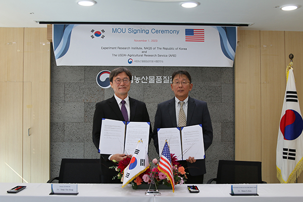 국립농산물품질관리원 시험연구소와 미국 농업연구청의 업무협약이 진행되고 있다.