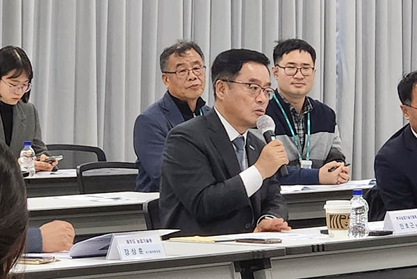 한국농업기술진흥원은 지난 11일 전국 농업기술원과 지역 브랜드화 사업과 연계한 우수 신품종 종자 보급을 위해 업무협의를 진행했다.