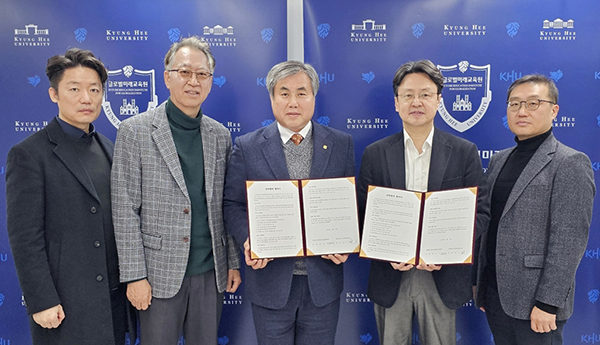 한국신지식농업인중앙회와 경희대학교 글로벌미래교육원이 지난 9일 경희대학교에서 농산업 분야 전문인력 양성을 위한 업무 협약을 체결했다.