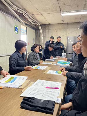 박수진 농림축산식품부 식량정책실장은 지난달  29일 충북 보은군을 방문, 동절기 과수화상병 사전 예방 추진상황을 점검하고 현장 관계자를 격려했다.